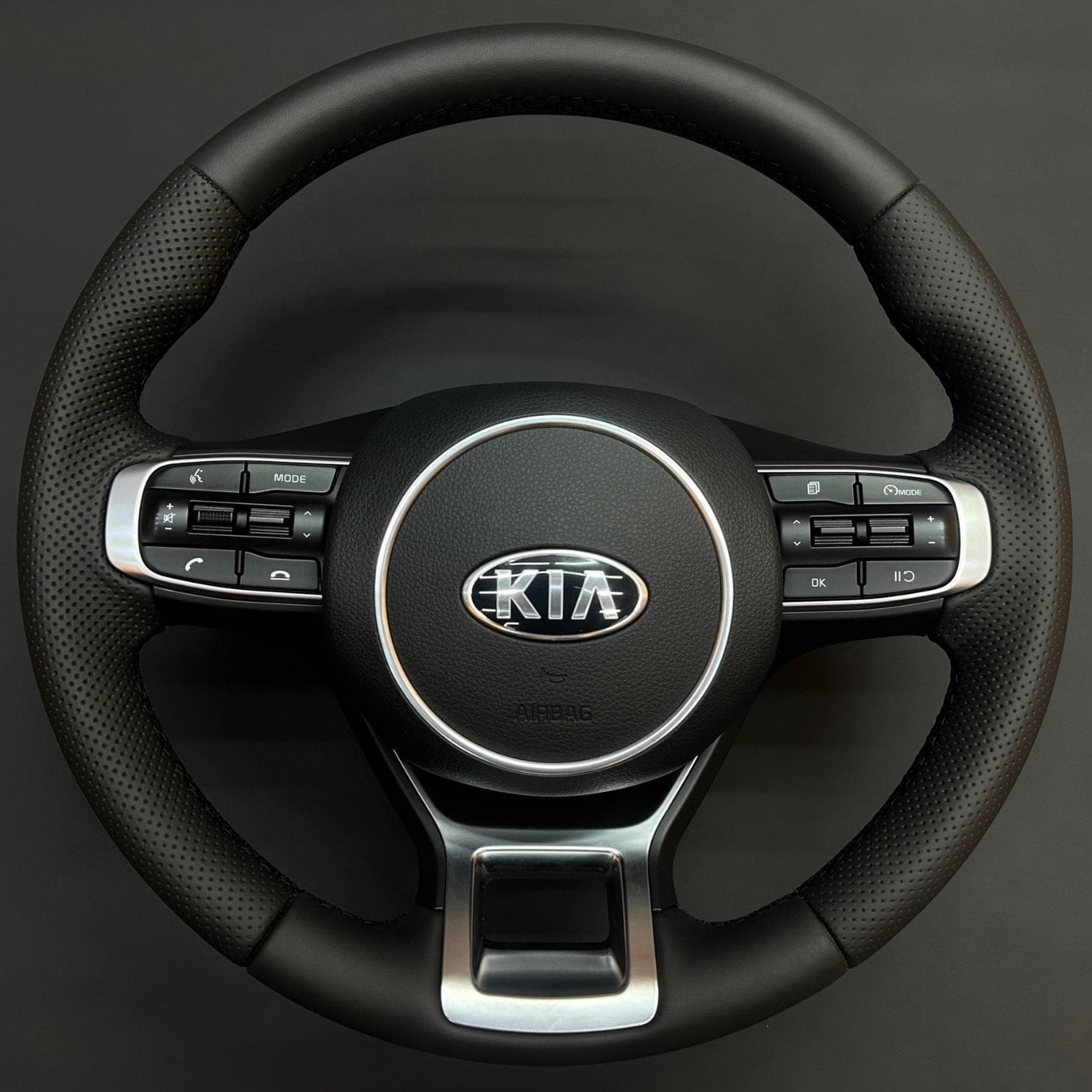 Перетяжка руля Kia K5 в натуральную кожу