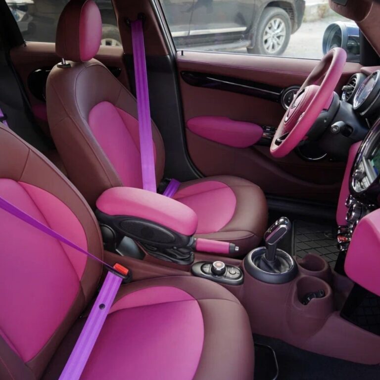 Перетяжка салона MINI Cooper: преображение с помощью натуральной кожи и алькантары
