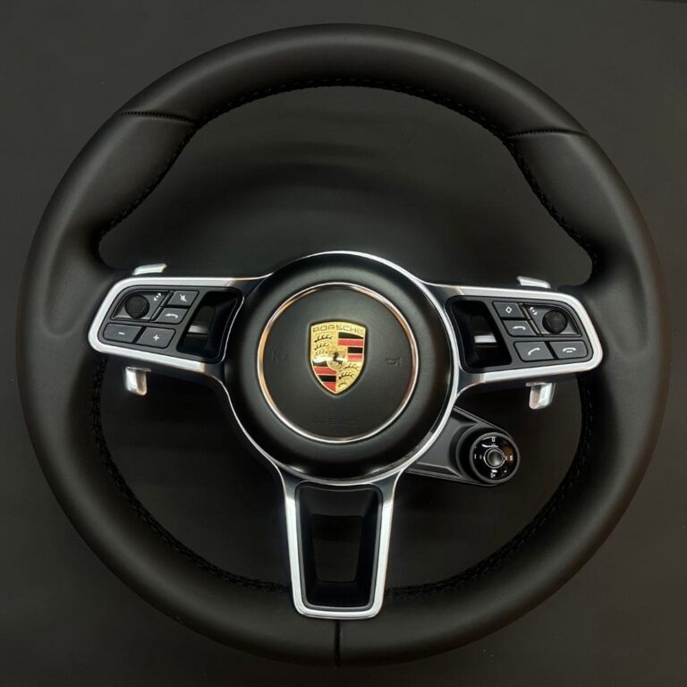 Porsche Panamera: Перетяжка руля в натуральную кожу наппа