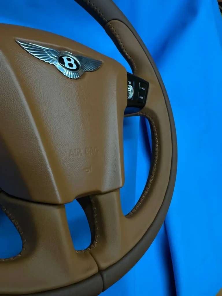 Подушка и спицы руля Bentley после перешива кожей