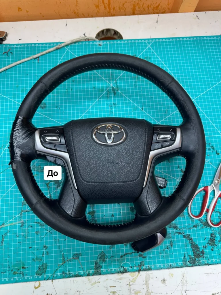 Руль Toyota до перетяжки, потёртая кожа и изолента на ободе