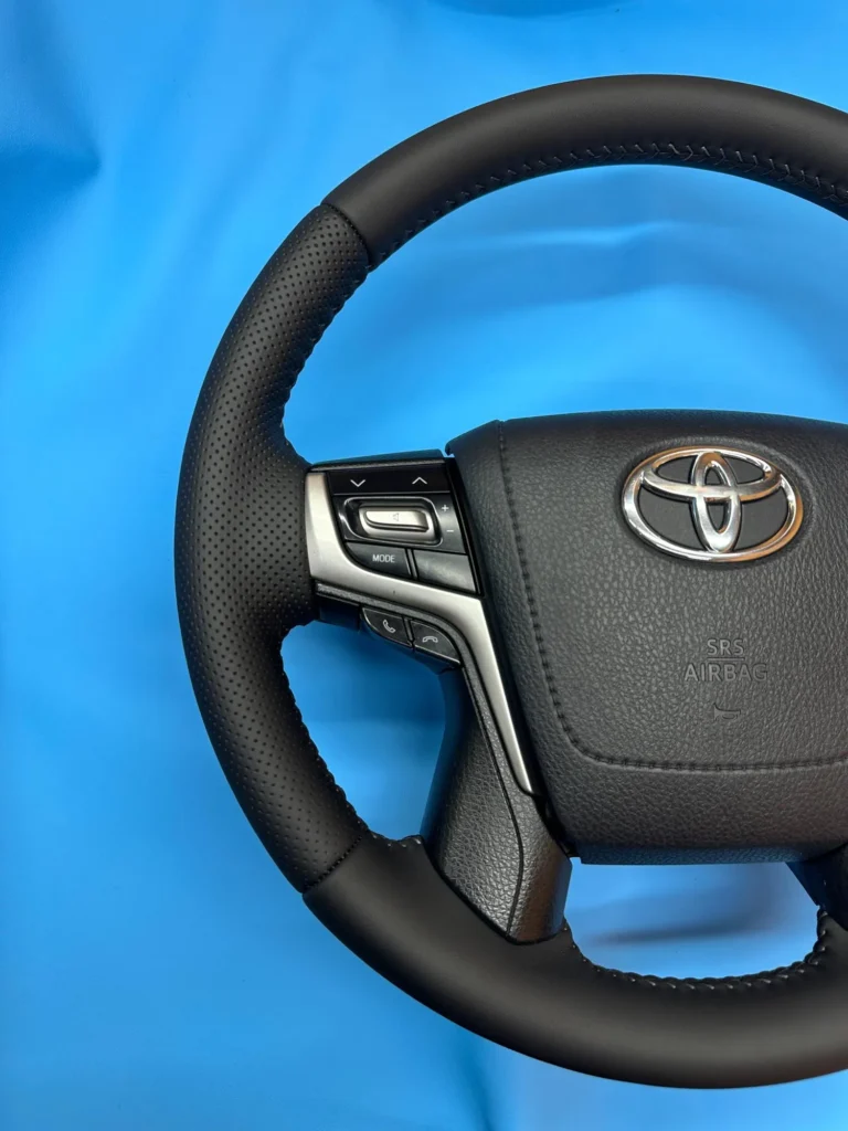 Левая сторона обода руля Toyota после перетяжки
