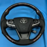 Руль Toyota после перетяжки в натуральную кожу, вставки «под дерево»